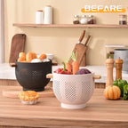 Metal Colander with Wood Handle and Stable Base, Powder Coated Steel Kitchen Strainer Basket for Draining Pasta, Vegetable and fruit(5.5quart,Pink)