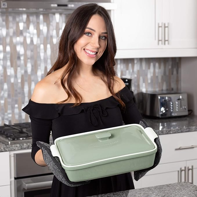 Stoneware Casserole Dish Bakeware Set with Lid, Covered Rectangular Dinnerware, Large 3.2 Quart, 11 by 9 Inch, Verde Salvia [Sage Green]