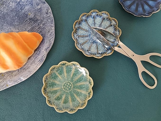 Ceramic Spoon Rest for Stove Top, Flower Cute Spoon Rest for Kitchen Counter, Cooking Spoon Holder for Kitchen Counter, Utensil Rest Spatula Rest Ladle Holder Tong Rest, 1 PC (Retro, Mist Green)