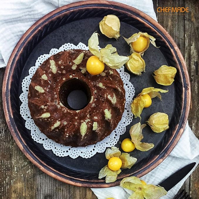 CHEFMADE Tube Cake Pan, 9.5-Inch Non-Stick Pumpkin-Shaped Tube Pan for Oven Baking (Champagne Gold)