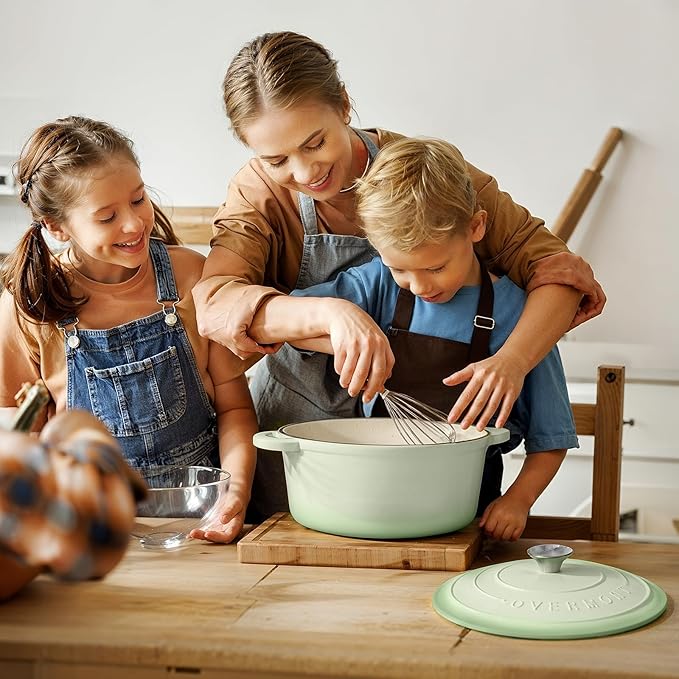 Overmont Enameled Cast Iron Dutch Oven - 5.5QT Pot with Lid Cookbook & Cotton Potholders - Heavy-Duty Cookware for Braising, Stews, Roasting, Bread Baking Verdant