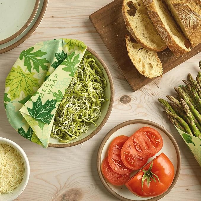 Bee's Wrap Beeswax Wraps for Food - Assorted 7 Pack (2S, 2M, 2L, & 1 Bread) Made in USA Reusable & Organic Food Wraps & Bowl Covers - Eco-Friendly Alternative to Aluminum Foil & Plastic Wrap