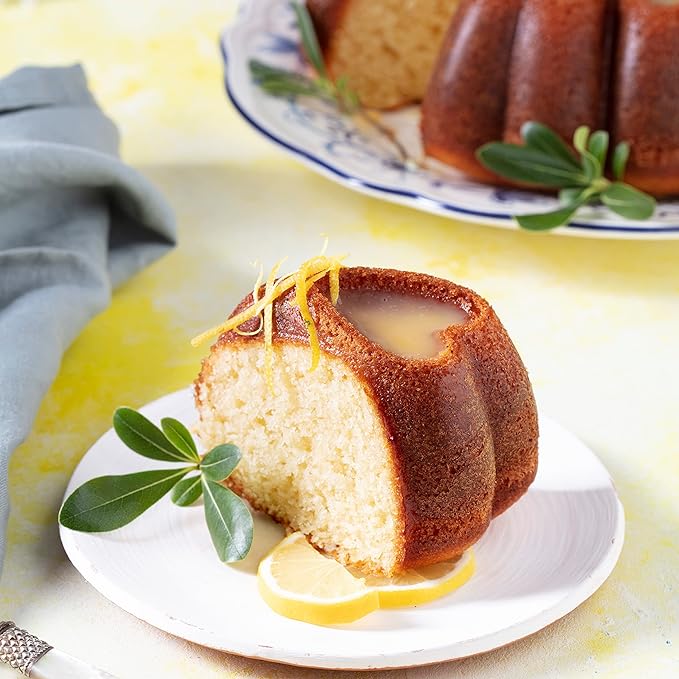 Heart Shape Aluminum Cake Pan, Titanium Coating, Non-Stick, 12 Cups, Heavy Duty, Gifts for Mom, Molded Cake Pan, 10 Inch Baking Mold, Cast Aluminum Fluted Tube Pan, Easy to Clean (Black)