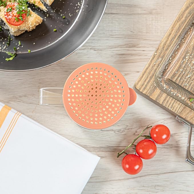 Restaurantware RW Base 10 Ounce Clear Plastic Dredge Spice Shaker 1 Reusable Dry Rub Shaker - Includes Rose Perforated Lid With Handle Clear Polycarbonate Spice Shaker For Any Seasoning