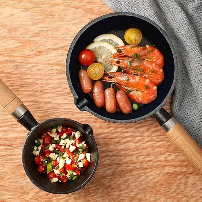 Mini Egg Frying Pan, Cast Iron Omelette Pan Skillet with Wooden Handle, Mini Pre Seasoned Skillet, Nonstick Egg and Fry Cast Iron Pot for Indoor Outdoor Cooking(13x5cm / 5.1x2.0in)