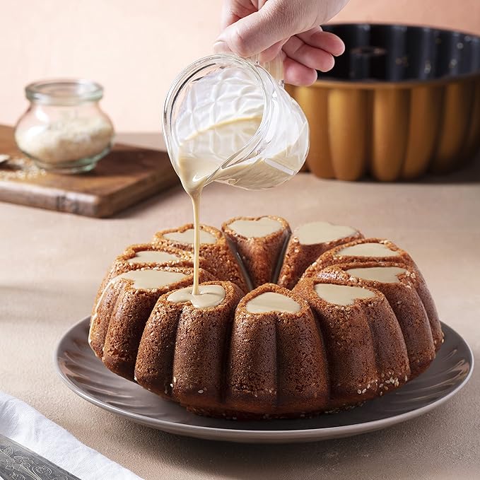 Heart Shape Aluminum Cake Pan, Titanium Coating, Non-Stick, 12 Cups, Heavy Duty, Gifts for Mom, Molded Cake Pan, 10 Inch Baking Mold, Cast Aluminum Fluted Tube Pan, Easy to Clean (Gold)