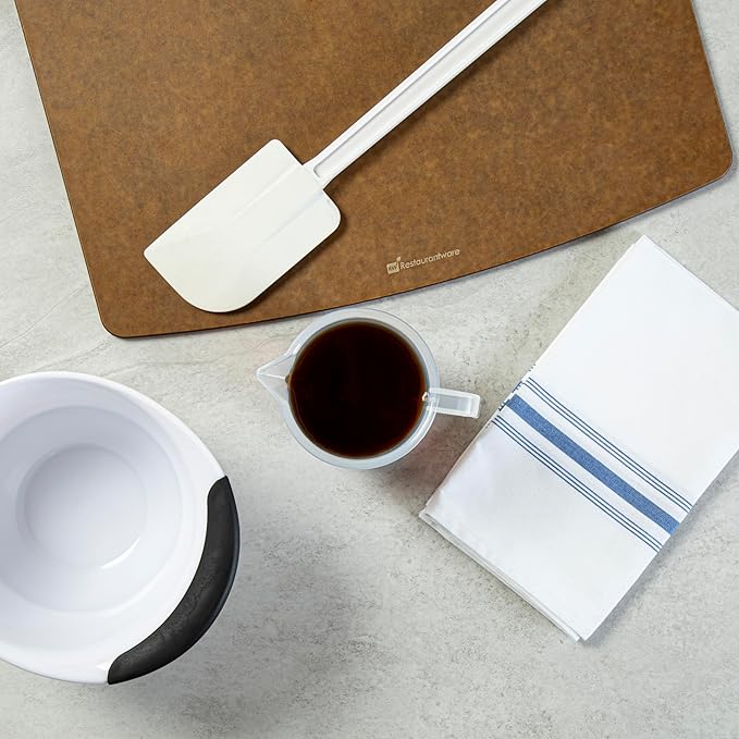 Restaurantware Measuring Cups, 16 Ounce Pack of 10 Conical Spout Baking Measuring Cups, Liquid Scaling Vessel with I-Beam Handle, Embossed Graduations, Clear, Break and Crack Resistant for Baking