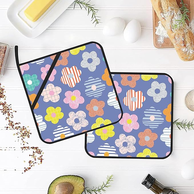 Vintage Boho Daisy Flowers Pot Holders Set of 2 Kitchen Heat Resistant Potholders for Microwave Cooking Baking Oven End Dishes and BBQ Gifts for Women