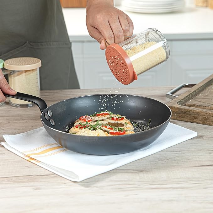 Restaurantware RW Base 10 Ounce Clear Plastic Dredge Spice Shaker 1 Reusable Dry Rub Shaker - Includes Rose Perforated Lid With Handle Clear Polycarbonate Spice Shaker For Any Seasoning