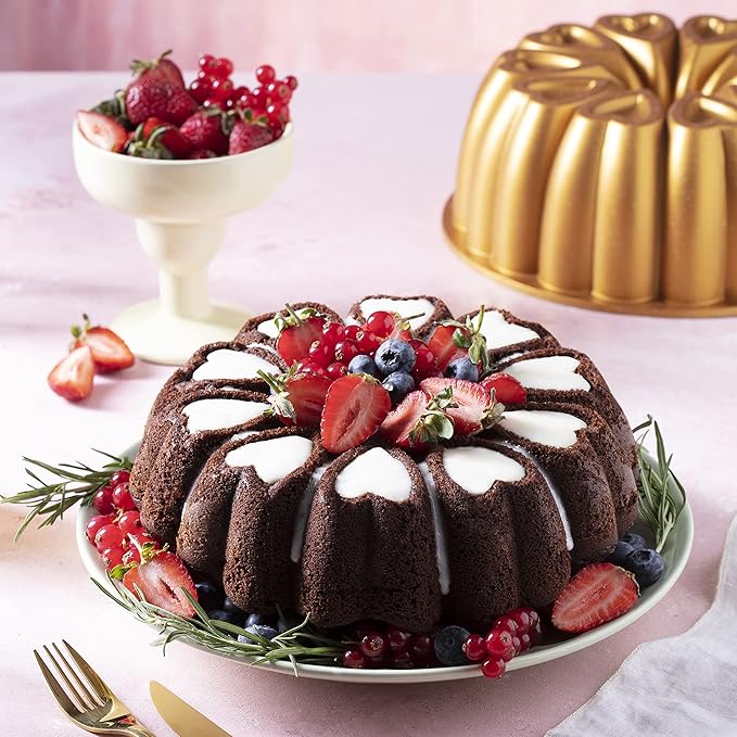 Heart Shape Aluminum Cake Pan, Titanium Coating, Non-Stick, 12 Cups, Heavy Duty, Gifts for Mom, Molded Cake Pan, 10 Inch Baking Mold, Cast Aluminum Fluted Tube Pan, Easy to Clean (Gold)