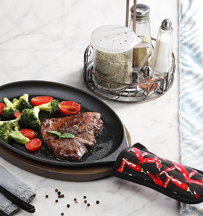 New Star Foodservice 22513 Plastic Dredge with 3 Snap-on Lid, Seasoning Sugar Spice Pepper Shaker, 10 OZ