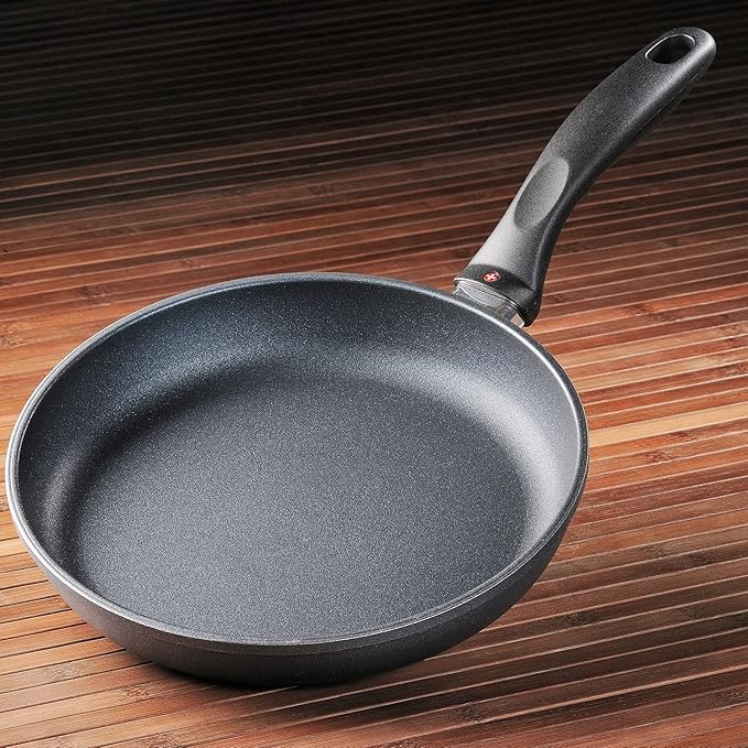Swiss Diamond 9.5 Inch Frying Pan Nonstick Diamond Frying Pan, Aluminum Coated Skillet, Dishwasher Safe and Oven Safe Fry Pans with Stainless Steel Handle, Grey