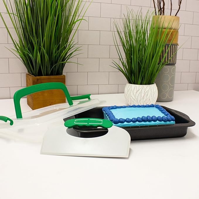 BergHOFF Perfect Slice 9" x 13' Inch Cake Pan With Cover and Perfect Slicing Tool. Creates Perfect Portions Of Your Baking And Holiday Dishes. Perfect Portions For All Of Your Family Desserts