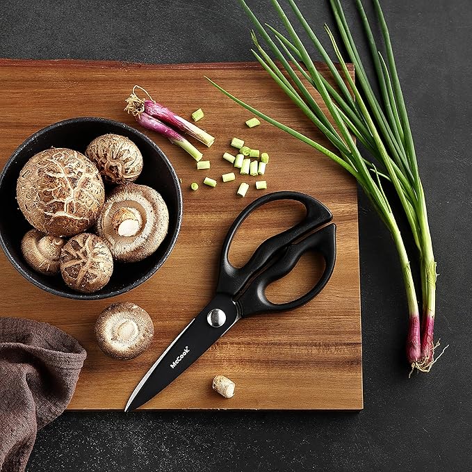 McCook® Premium Black Knife Sets,German Stainless Steel Kitchen Knives Block Set with Built-in Sharpener